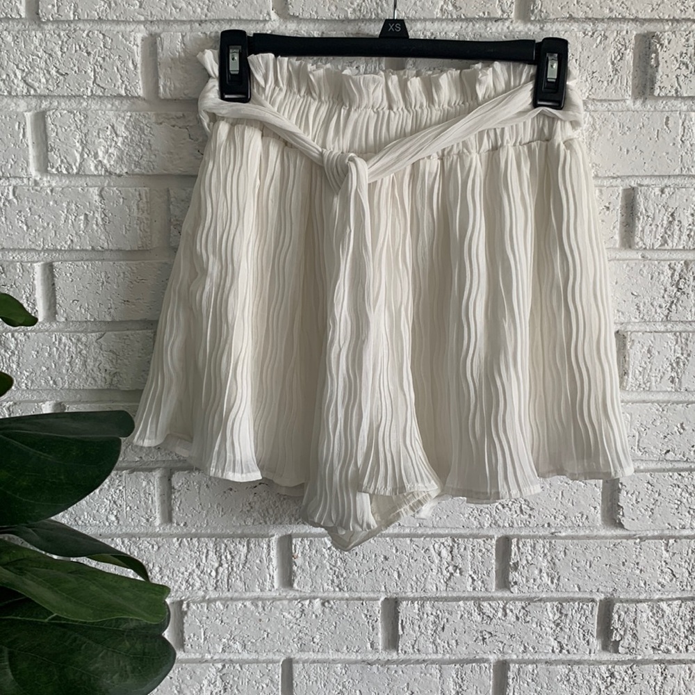 PINK LILY RUFFLED SHORTS